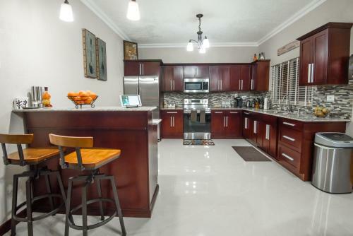 Apartamento Luxury City View Rental In Kingston
