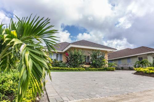 Villa Ocho Rios Under The Coolshade III