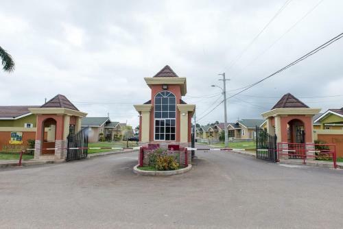 Pool Beach Gym 24/7 Security