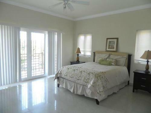 Villa Alexanders Penthouse On The Beach