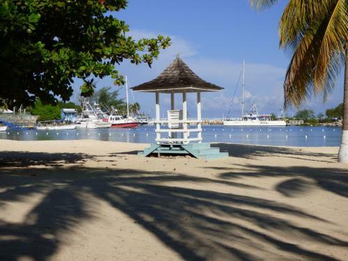 Apartamento Beach One Bedroom Suite A22