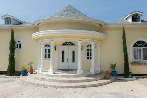 The Royal Kensington Villa 4