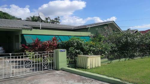 Hostal Sunset Den