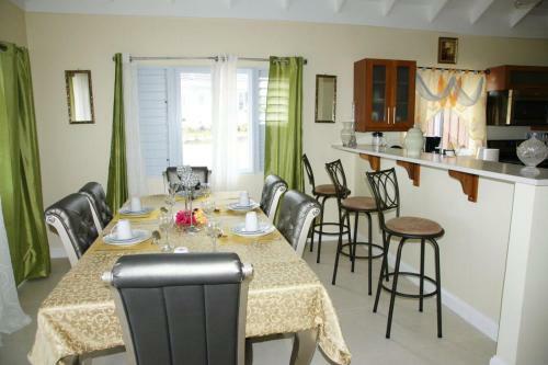 Villa Ocho Rios Under The Coolshade II