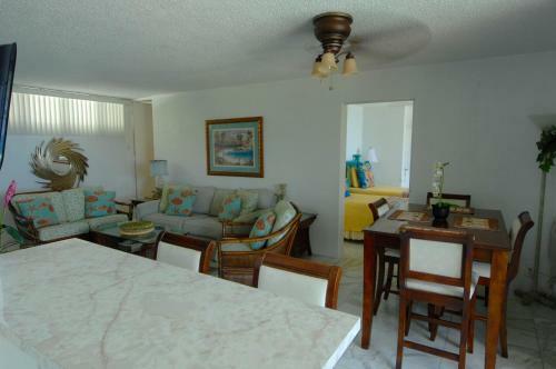 Apartamento Oceanfront Watergate Villas & Condos