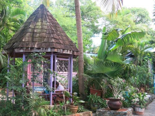 Tillett Hostel And Guesthouse