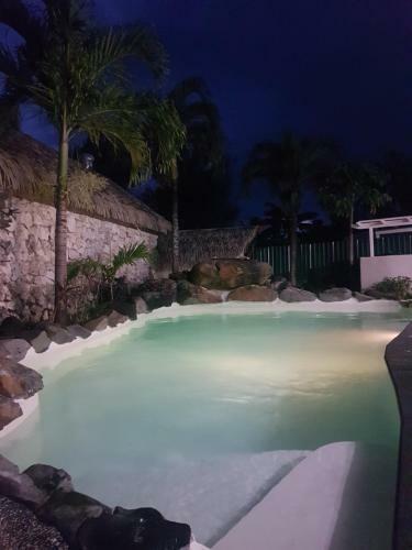 Muri Beach Escape