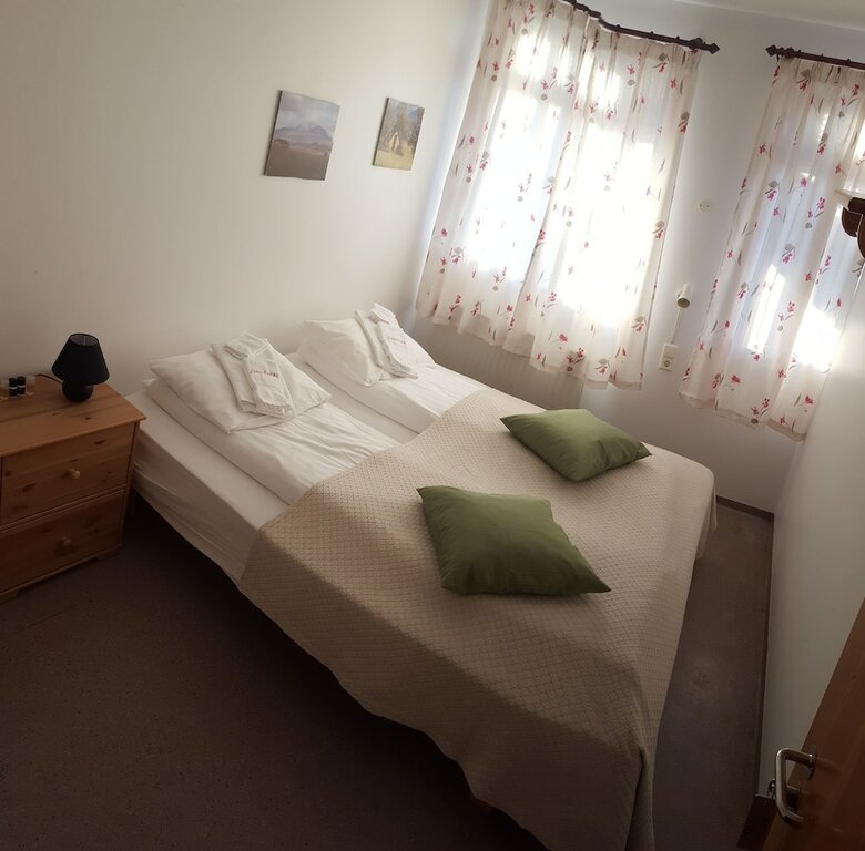 Hostal Guesthouse Leirubakki