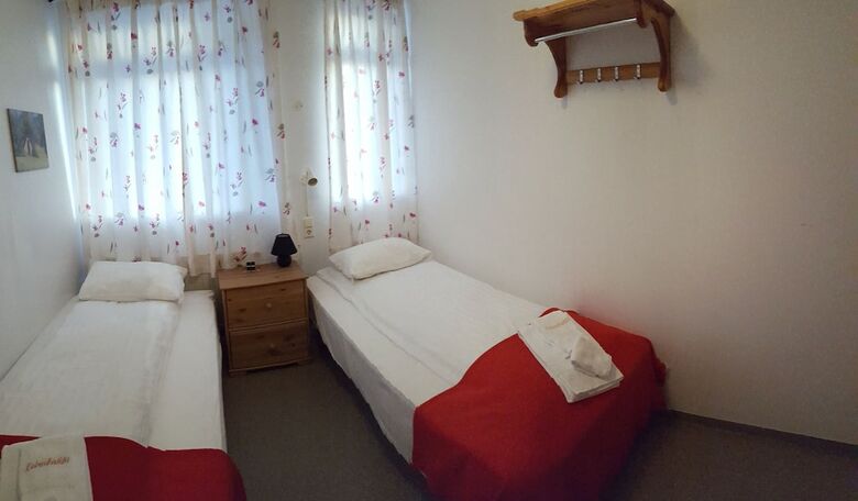Hostal Guesthouse Leirubakki