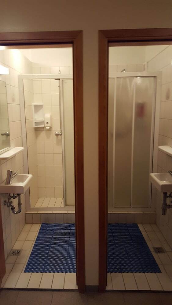 Hostal Guesthouse Leirubakki