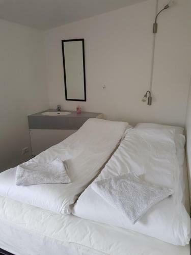 Hostal Hnjotur Guesthouse