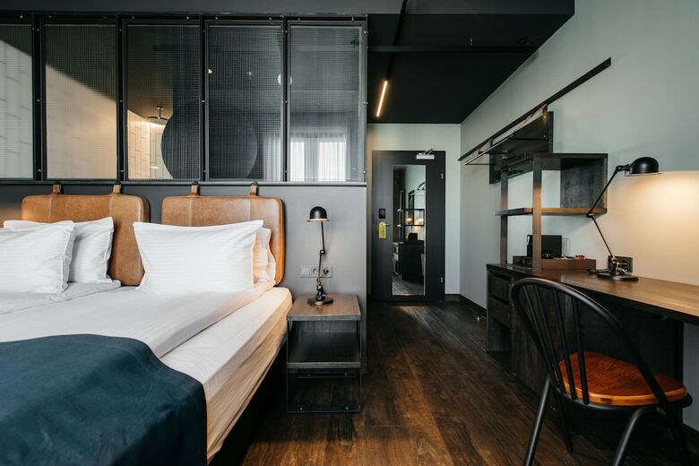 Exeter Hotel By Keahotels