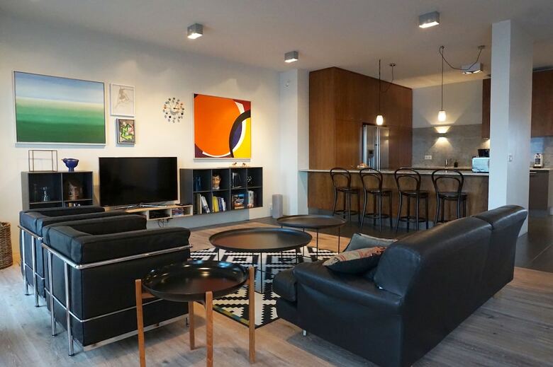 Nest Boutique Apartment Swan