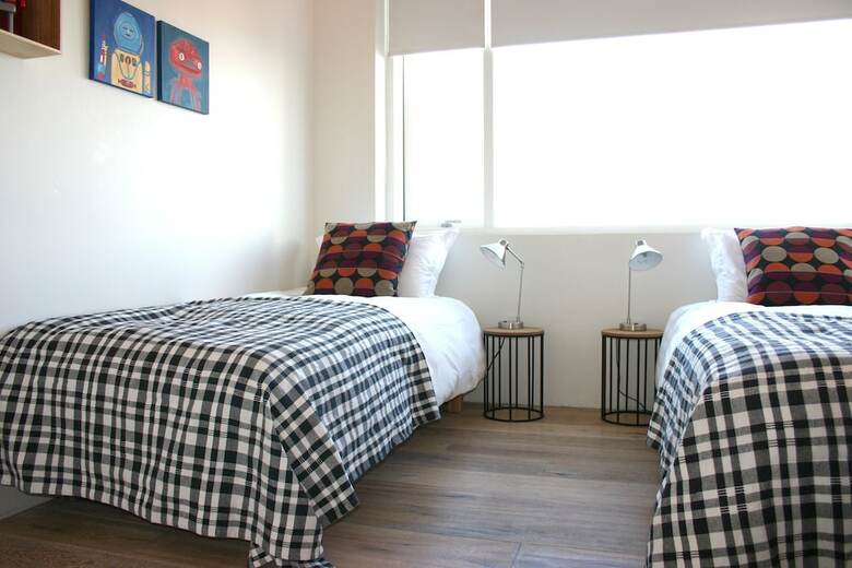 Nest Boutique Apartment Swan