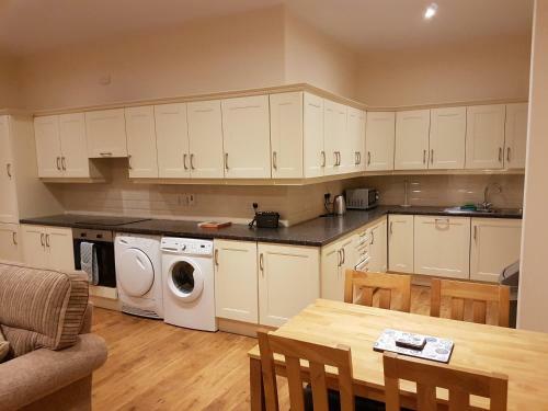 Apartamento Burkes Of Ballycastle Accommodation