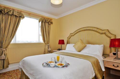 Longford Arms Hotel