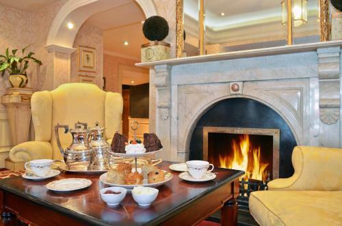 Longford Arms Hotel