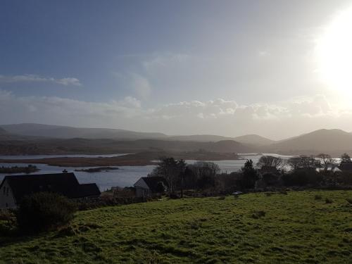 Self Catering Donegal - Teac Chondai Thatched Cottage