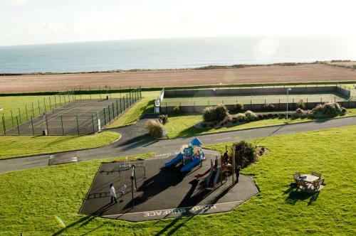 Hookless Holiday Homes