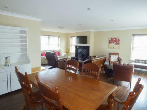 Lakehouse Hotel Cottage 10