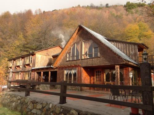 Hostal Y Caba�as "el Coig�e"