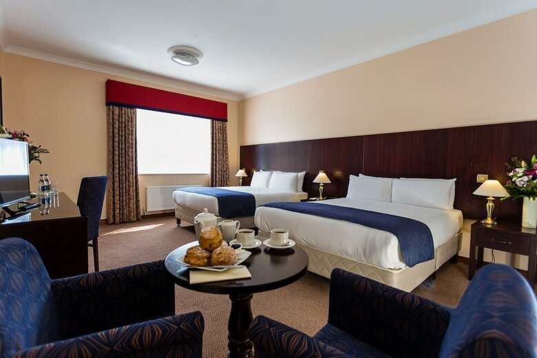 Sheldon Park Hotel And Leisure Club
