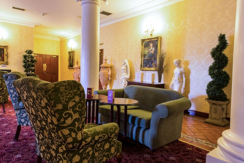 Sheldon Park Hotel And Leisure Club