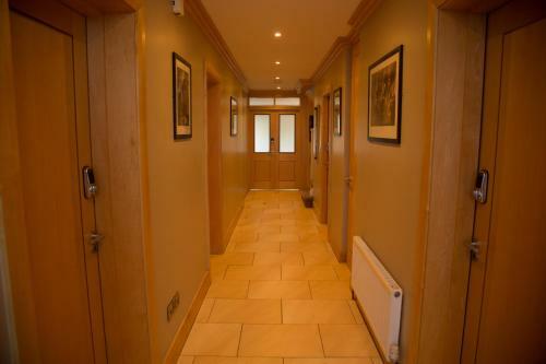 Hostal Lynch's Townhouse