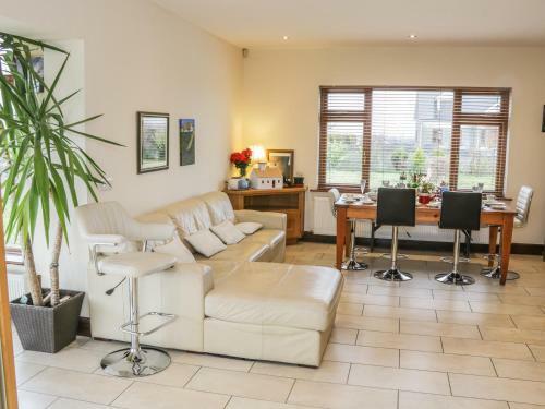 A Country View Cottage, Turloughmore