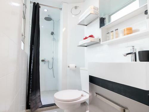 Large Boutique Style Apartment - Upper House