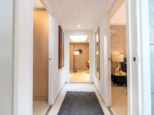 Large Boutique Style Apartment - Upper House