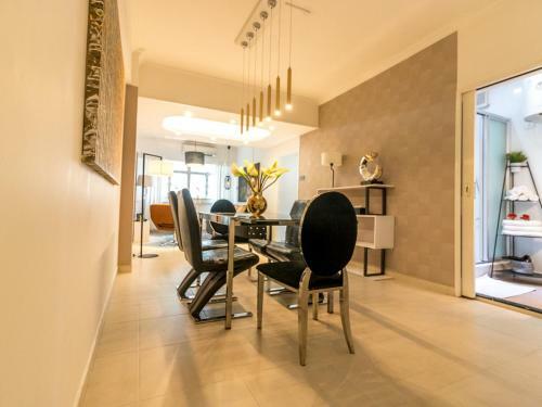 Large Boutique Style Apartment - Upper House