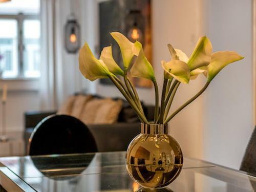 Large Boutique Style Apartment - Upper House