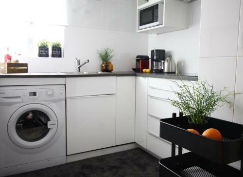 Large Boutique Style Apartment - Upper House