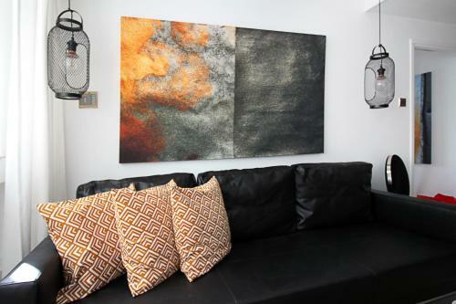 Large Boutique Style Apartment - Upper House