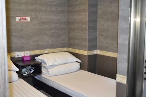 Hostal May House