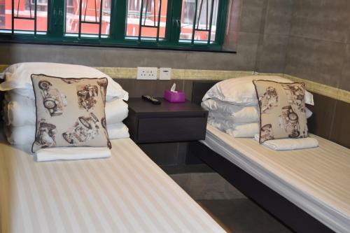Hostal May House