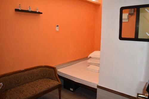 Hostal May House