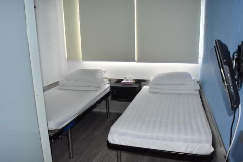 Hostal May House