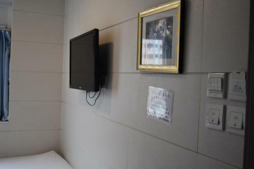 Hostal May House