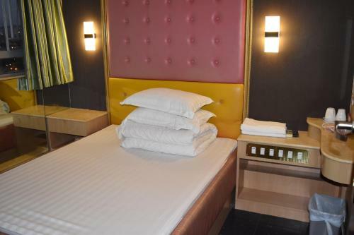 Hostal May House