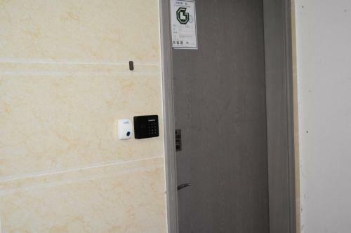 Hostal May House