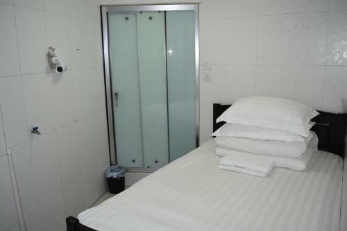 Hostal May House