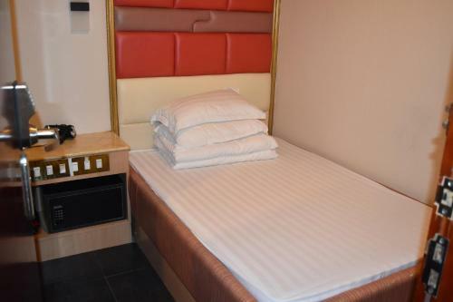 Hostal May House