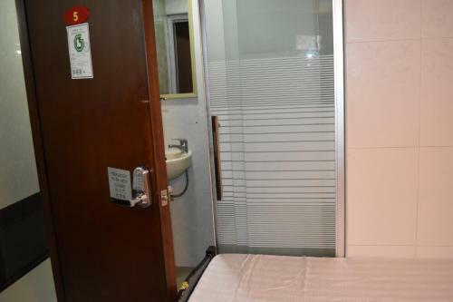 Hostal May House