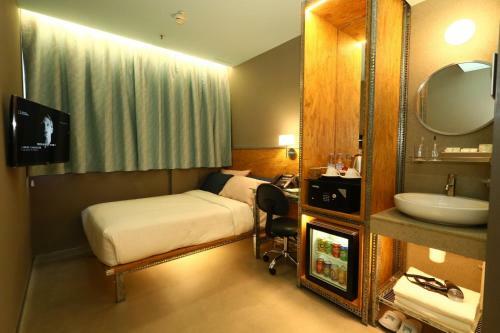 Ind Hotel