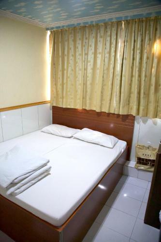 Hostal Yau King Hotel