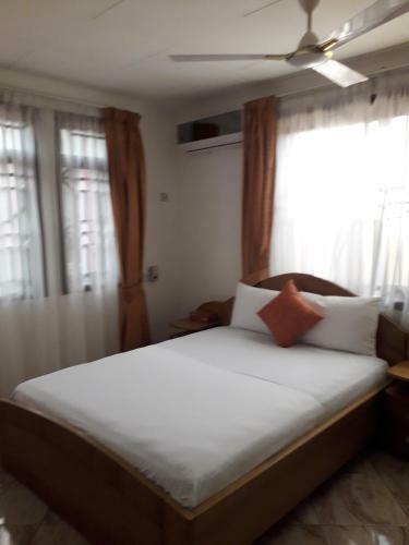 Lady Jay's Spacious 3 Bedroom Home
