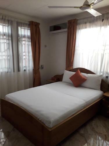 Lady Jay's Spacious 3 Bedroom Home