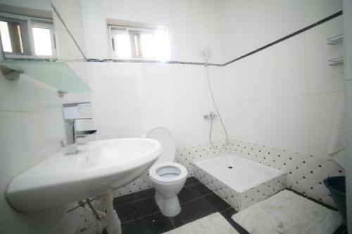 Hostal Akmary Guest House